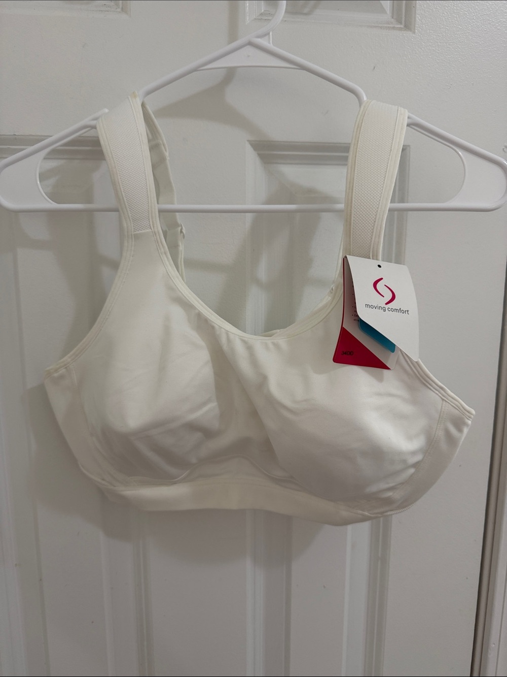 Moving Comfort Cream Seamless Support Sports Bra Size 34DD NWT